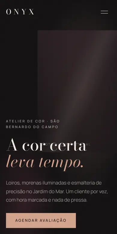 Topo do site-modelo Atelier Onyx, estilo Noir Glam