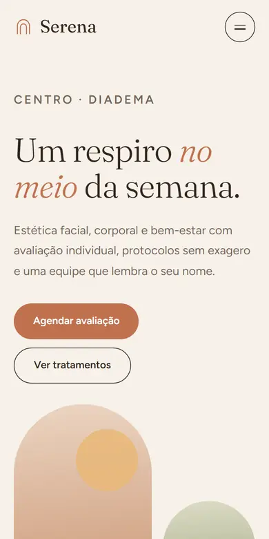 Topo do site-modelo Clínica Serena, estilo Mediterrânea